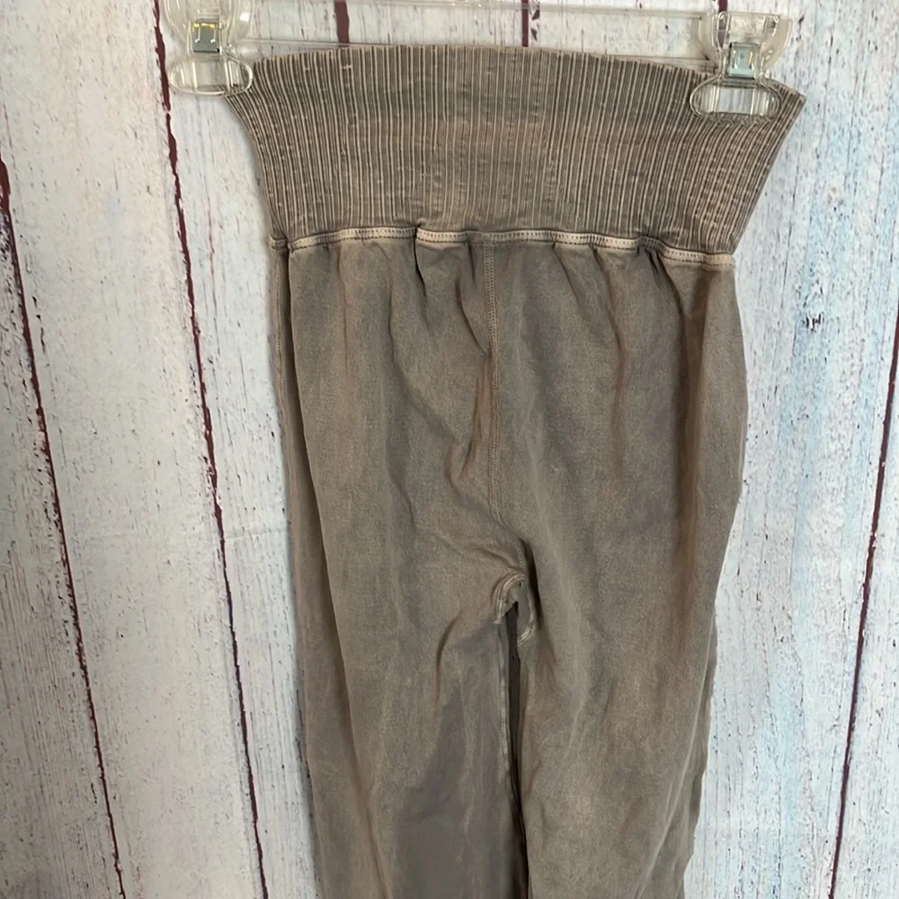 EUC Free People movement good karma flare leggings - Picture 7 of 7